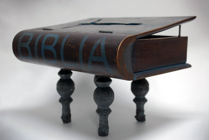 Bezárt hitünk (Biblia) | 2013 | 21x25x18 cm